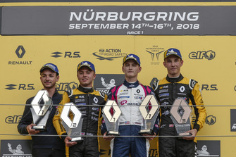 Podio: il vincitore della gara Logan Sargeant, R-Ace GP, il secondo classificato Max Fewtrell, R-Ace GP, il terzo classificato Christian Lundgaard, MP Motorsport
