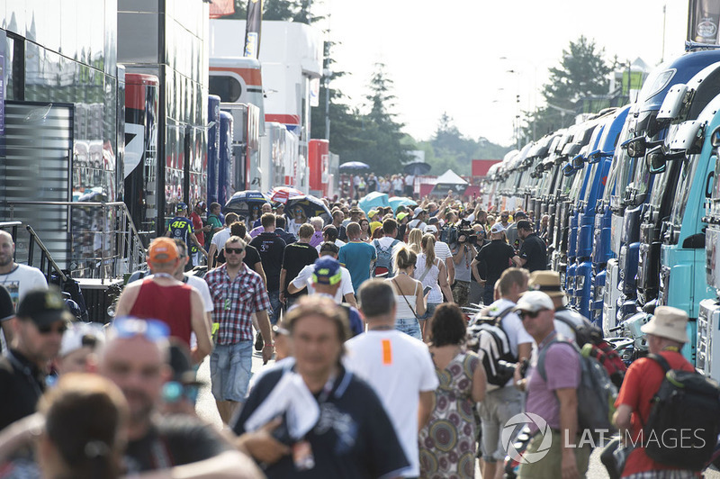Suasana Paddock