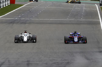 Marcus Ericsson, Sauber C37, et Brendon Hartley, Toro Rosso STR13