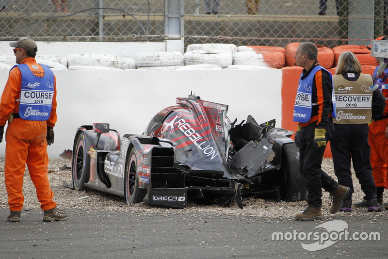 La voiture #1 Rebellion Racing Rebellion R-13: Andre Lotterer, Neel Jani, Bruno Senna après son crash