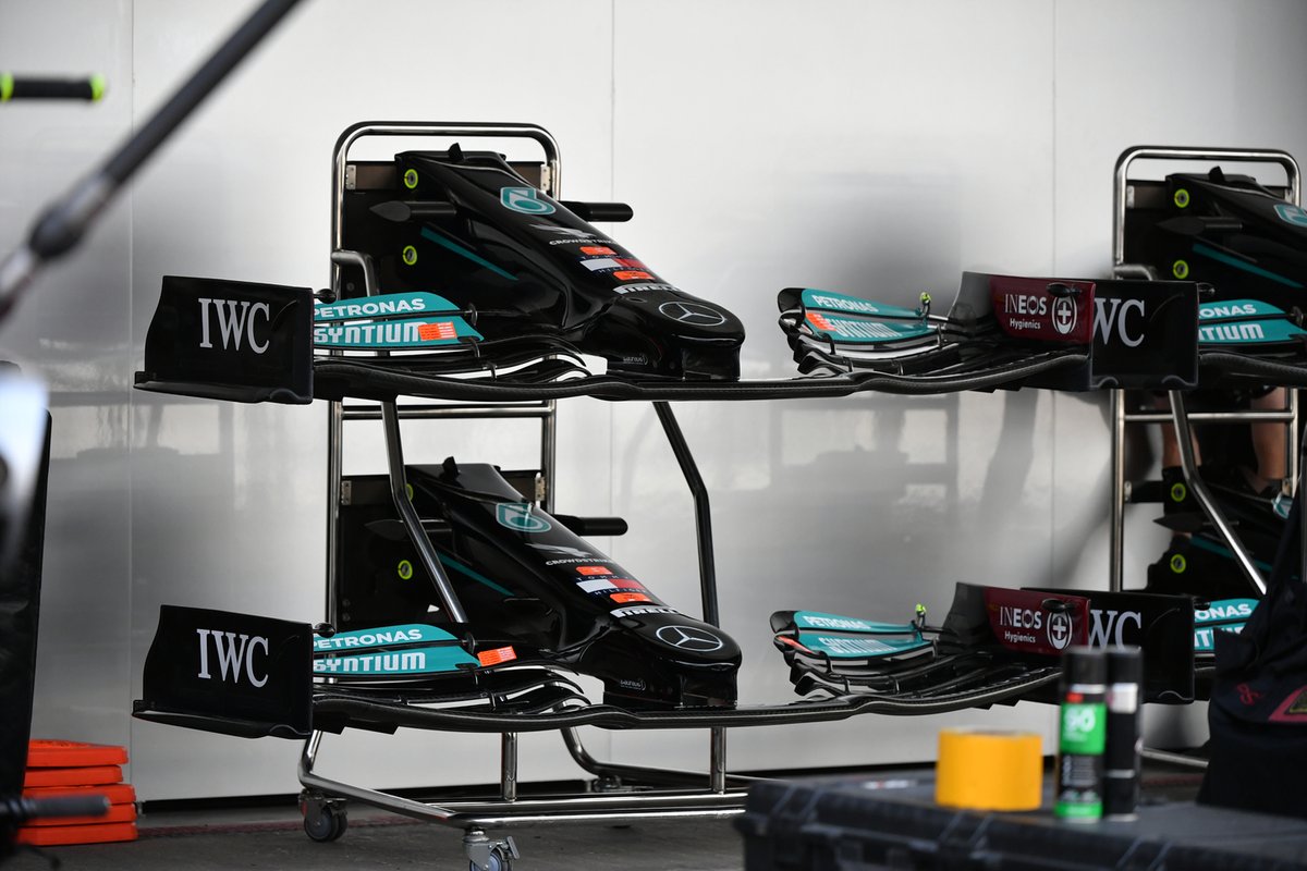 Detalle del frente y del alerón delantero del Mercedes W12