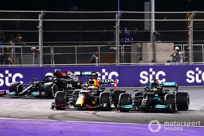 Lewis Hamilton, Mercedes W12, Max Verstappen, Red Bull Racing RB16B, Valtteri Bottas, Mercedes W12