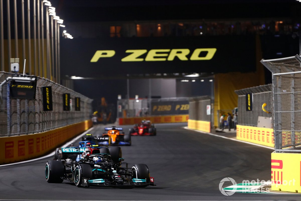Valtteri Bottas, Mercedes W12, Esteban Ocon, Alpine A521, Daniel Ricciardo, McLaren MCL35M