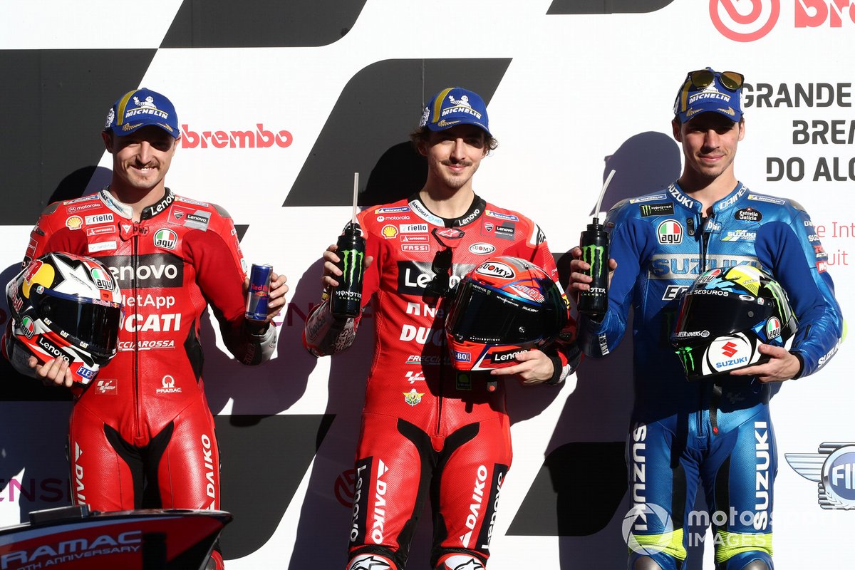Los tres primeros de la calificación: ganador de la pole Francesco Bagnaia, Ducati Team, segundo Jack Miller, Ducati Team, tercero Joan Mir, Team Suzuki MotoGP