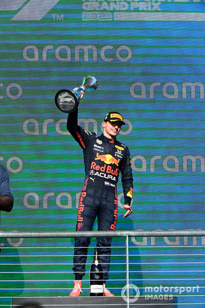 Podio: ganador Max Verstappen, Red Bull Racing