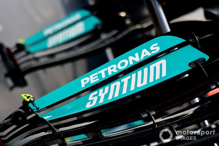 Detalle del alerón delantero del Mercedes W12 