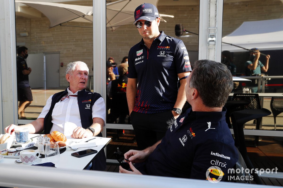 Helmut Marko, asesor, Red Bull Racing, Sergio Pérez, Red Bull Racing y Christian Horner, director del equipo, Red Bull Racing
