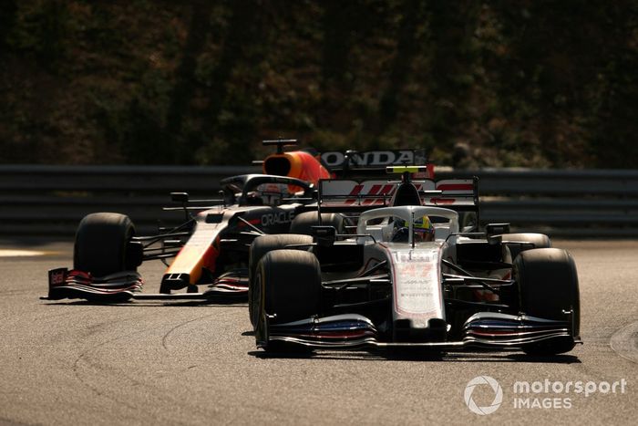 Mick Schumacher, Haas VF-21, Max Verstappen, Red Bull Racing RB16B