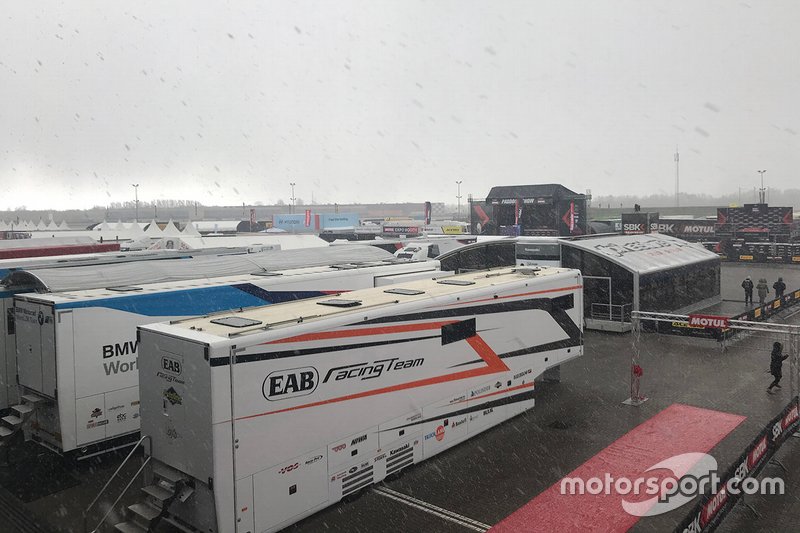 Nieve en el paddock