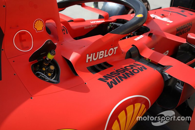 Ferrari SF90: Seitenkasten mit Tankstutzen