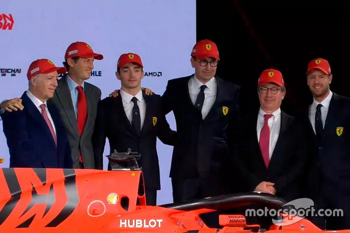 Charles Leclerc, Ferrari, Sebastian Vettel, Ferrari
 y miembros del equipo Ferrari 