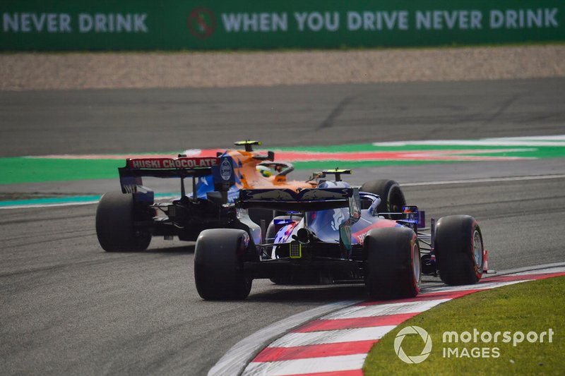 Lando Norris, McLaren MCL34, leads Alexander Albon, Toro Rosso STR14