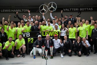 Valtteri Bottas, Mercedes AMG F1, Dr Dieter Zetsche, CEO, Mercedes Benz, Lewis Hamilton, Mercedes AMG F1
