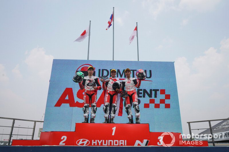 Podium Race 2: Sho Nishimura, Tatchakorn Buasri, Afridza Munandar