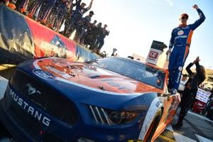 Ganador, Brad Keselowski, Team Penske, Ford Mustang