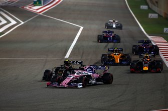 Sergio Perez, Racing Point RP19, devant Kevin Magnussen, Haas F1 Team VF-19, Pierre Gasly, Red Bull Racing RB15, et Lando Norris, McLaren MCL34
