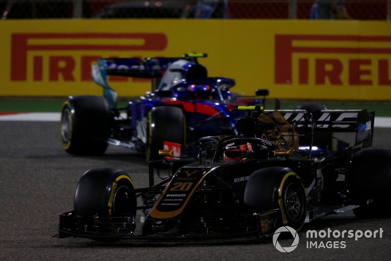 Kevin Magnussen, Haas F1 Team VF-19, Alexander Albon, Toro Rosso STR14