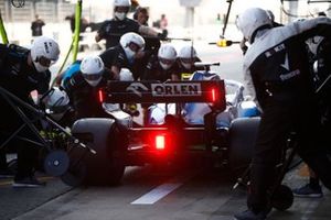 Romain Grosjean, Haas F1 Team VF-19 pit stop