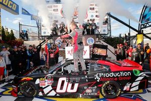 Ganador Cole Custer, Stewart-Haas Racing, Ford Mustang Production Alliance Group