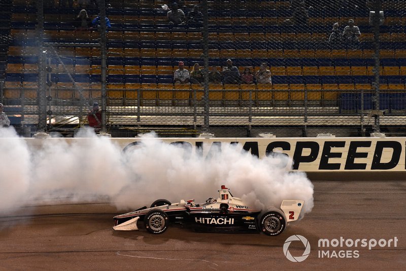 Race winner Josef Newgarden, Team Penske Chevrolet
