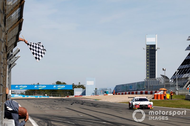 Bandiera a scacchi per René Rast, Audi Sport Team Rosberg, Audi RS 5 DTM