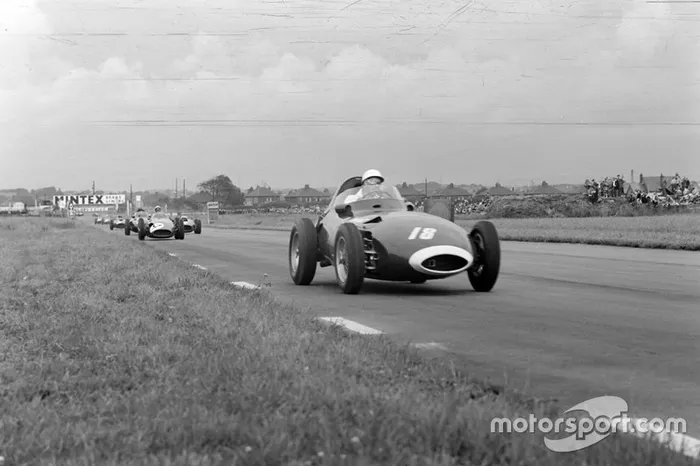 Stirling Moss, Vanwall; Tony Brooks, Vanwall y Jean Behra, Maserati