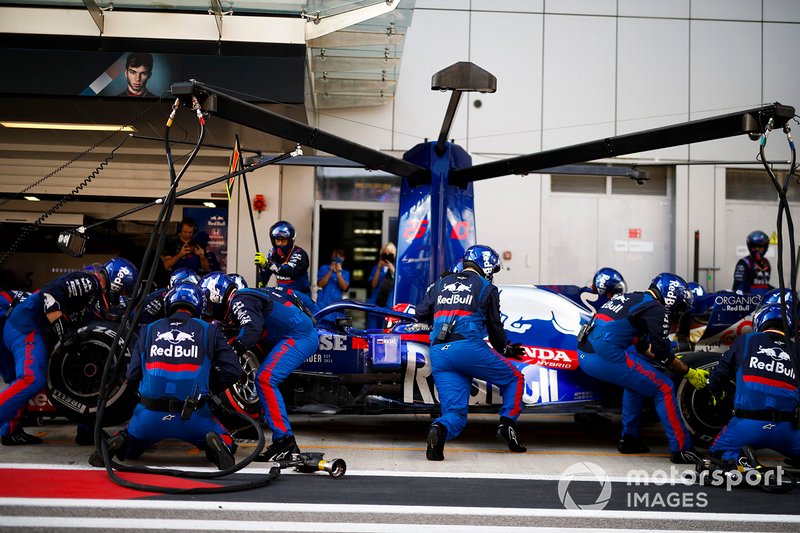 Pierre Gasly, Toro Rosso STR14, au stand
