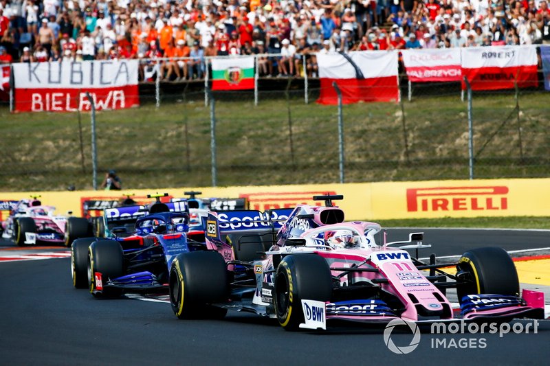 Sergio Perez, Racing Point RP19, precede Alexander Albon, Toro Rosso STR14, e George Russell, Williams Racing FW42