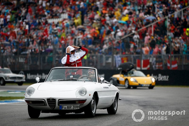 Kimi Raikkonen, Alfa Romeo Racing, durante la drivers parade