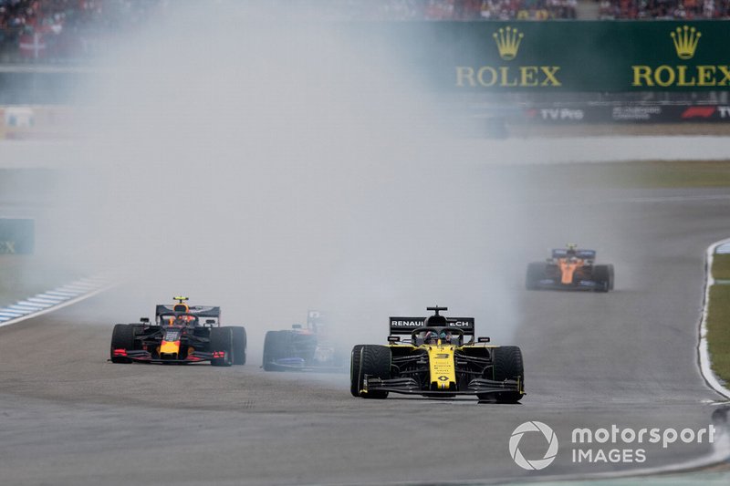Daniel Ricciardo, Renault F1 Team R.S.19, mengalami kerusakan mesin