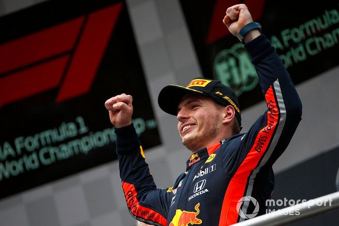 Podio: ganador de la carrera Max Verstappen, Red Bull Racing