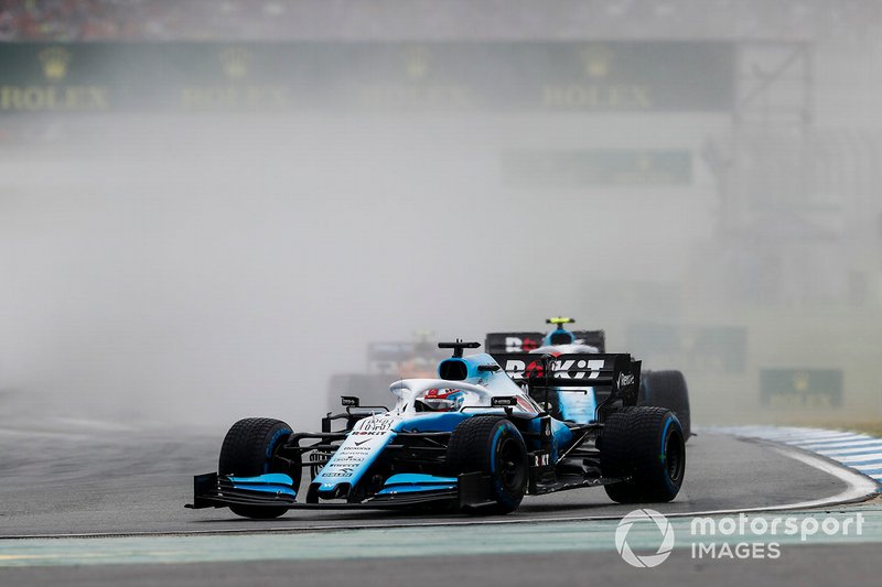 George Russell, Williams Racing FW42, leads Robert Kubica, Williams FW42