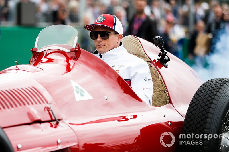 Kimi Raikkonen, Alfa Romeo Racing precede la parata dei piloti
