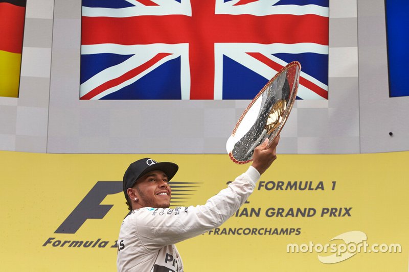 Podio: ganador de la carrera Lewis Hamilton, Mercedes AMG