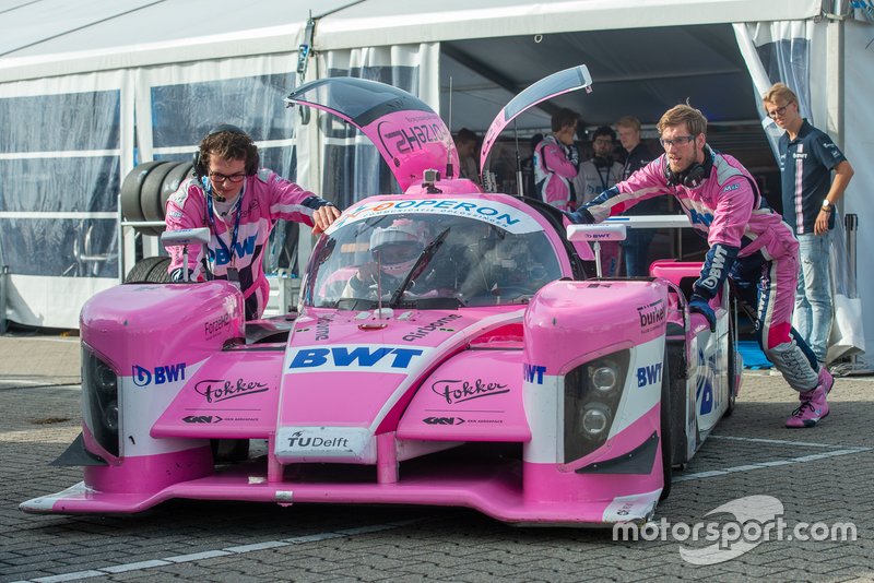 Het studententeam was met een grote stand aanwezig in de paddock