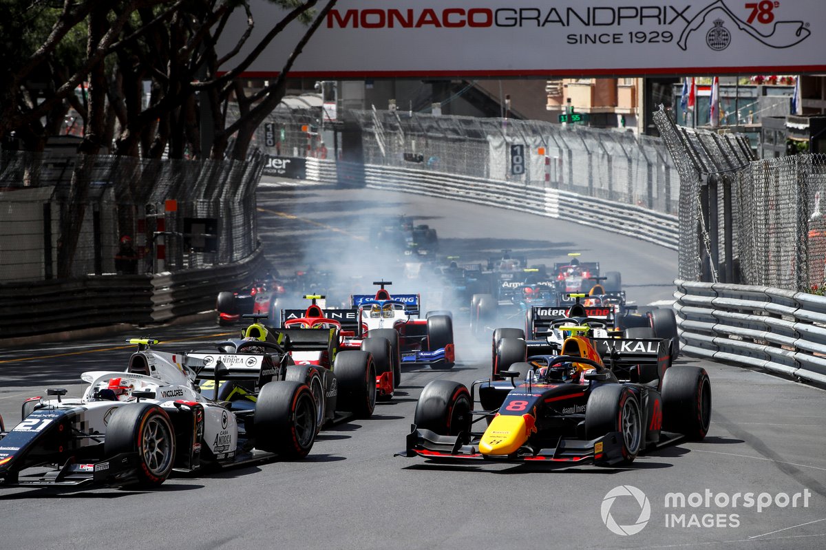 Ralph Boschung, Campos Racing and Juri Vips, Hitech Grand Prix at the start of the race