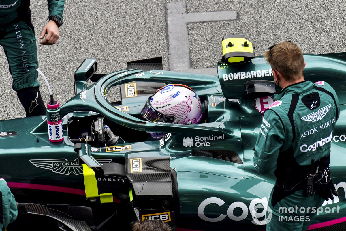 Sebastian Vettel, Aston Martin, en la parrilla