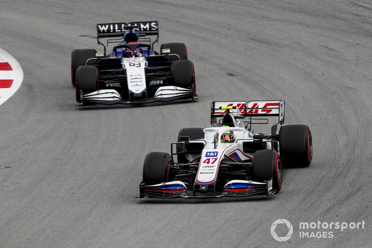 Mick Schumacher, Haas VF-21, George Russell, Williams FW43B