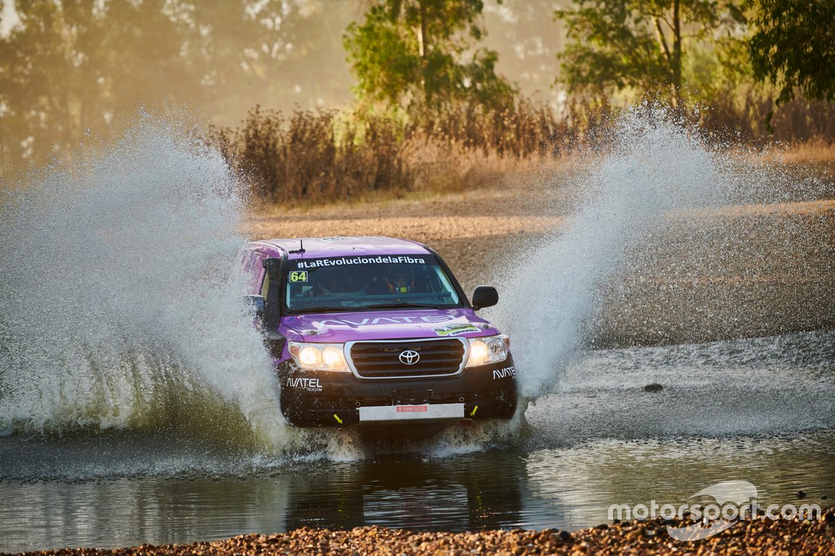 Mónica Plaza, David Nadal, Toyota Land Cruiser 200