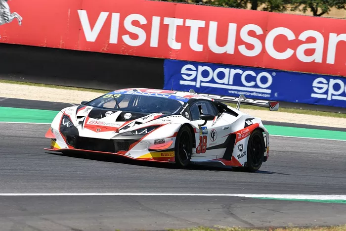 #88 LP Racing, Lamborghini Huracan GT3 Evo: Pietro Perolini, Angelo Negro, Lorenzo Veglia
