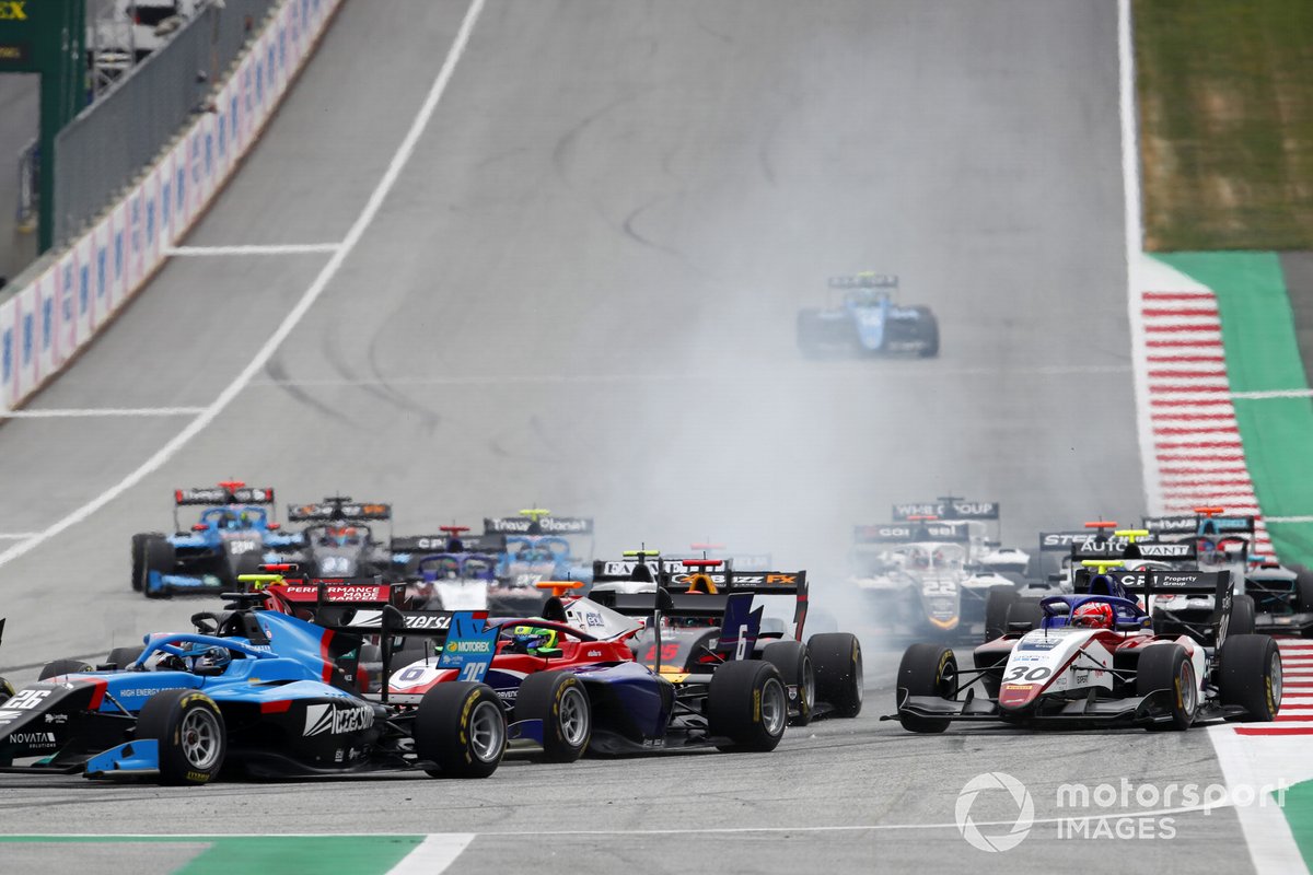 Salida de la carrera 3 de la FIA F3 2021 en Red Bull Ring