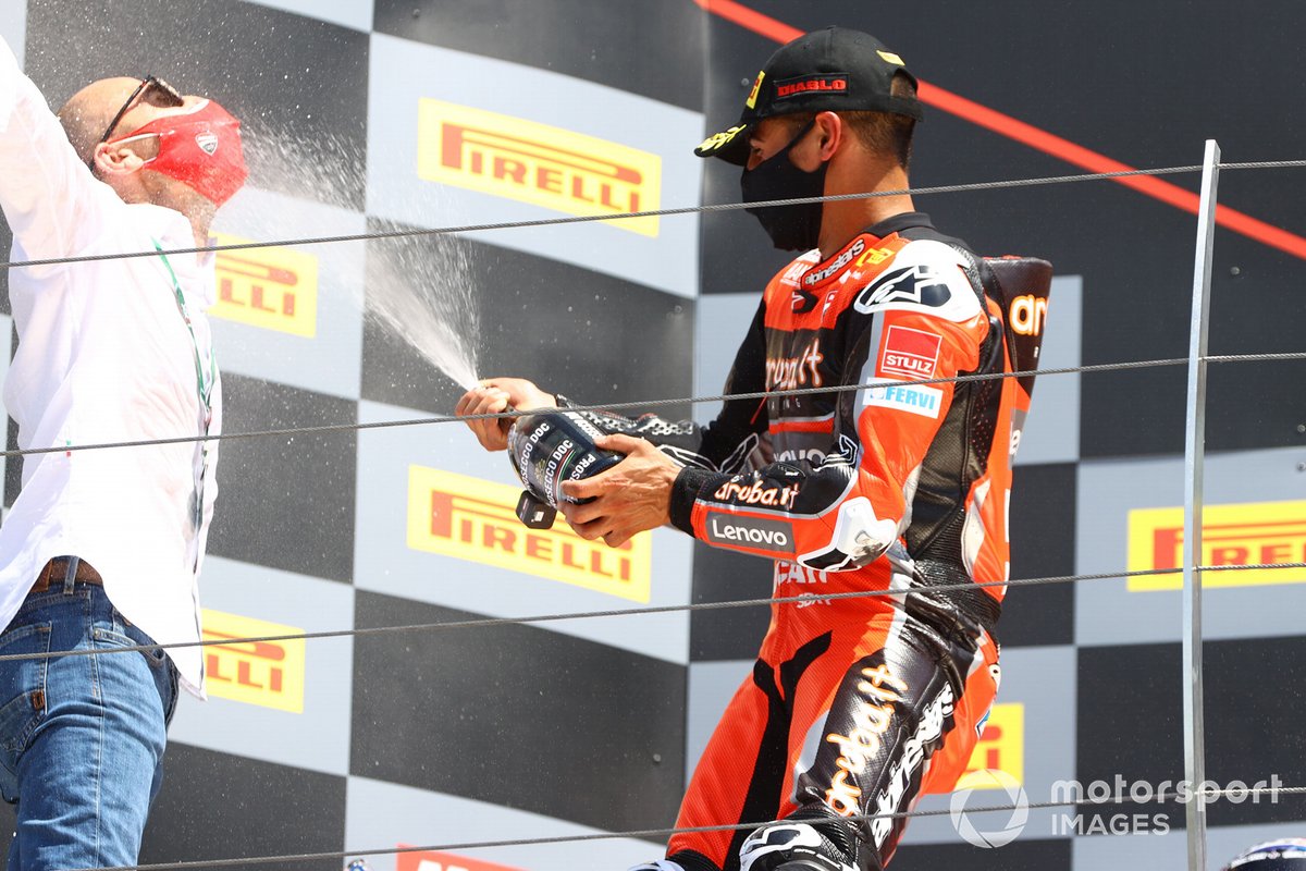 Il vincitore di Gara 1 Michael Ruben Rinaldi, Aruba.It Racing Ducati e Claudio Domenicali