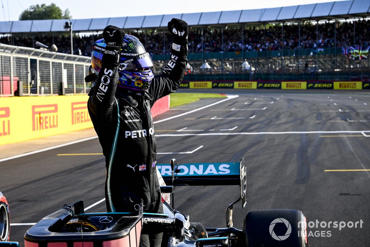 Ganador de la primera posición para la carrera Sprint Lewis Hamilton, Mercedes