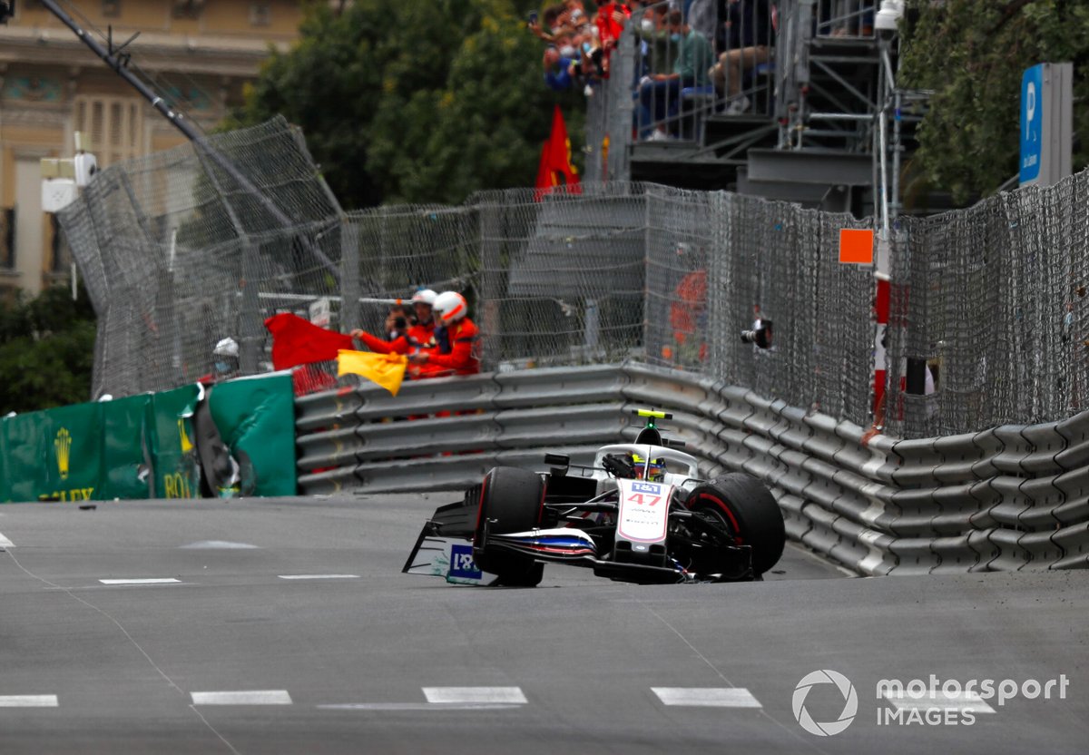 Mick Schumacher, Haas VF-21, crashes out in FP3