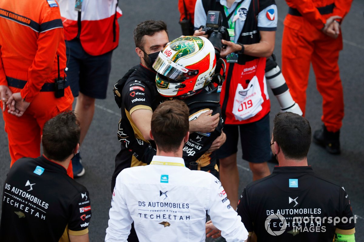 Ganador de la carrera Antonio Felix Da Costa, DS Techeetah, DS E-Tense FE21, celebra
