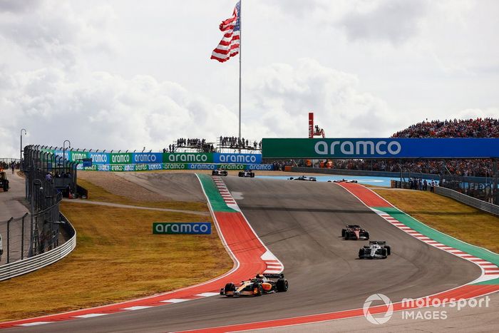 Lando Norris, McLaren MCL36, Pierre Gasly, AlphaTauri AT03, Charles Leclerc, Ferrari F1-75