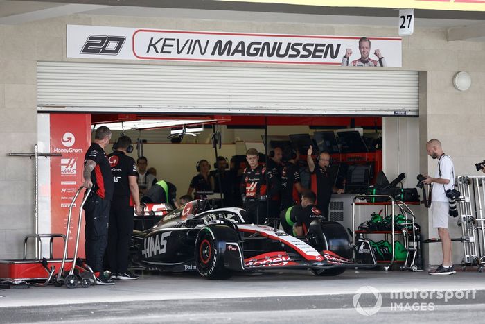 Oliver Bearman, Haas VF-23, sale del garaje