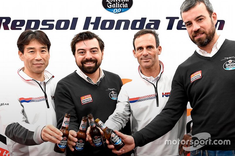El Director de Marketing de Estrella Galicia, Santiago Miguélez, y el Director de Patrocinio de Deportes, José Villanueva, se reunieron con Tetsuhiro Kuwata, Director General de Operaciones de HRC, y Alberto Puig, Gerente del Equipo Repsol Honda