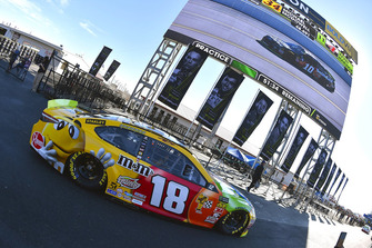 Kyle Busch, Joe Gibbs Racing, Toyota Camry M&M's