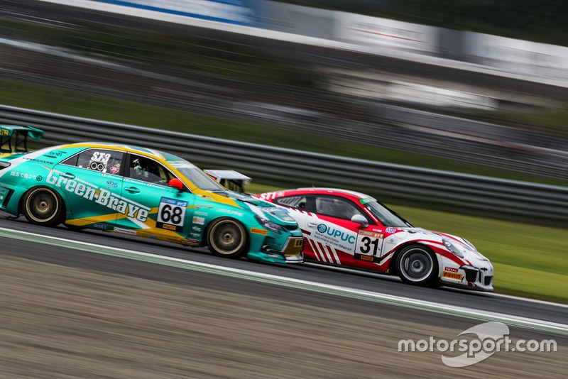 Porsche 991 GT3 Cupと埼玉トヨペット Green Brave GR SPORT マークX